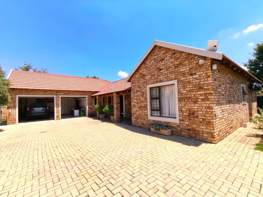 3 Bedroom Property for Sale in Grimbeeck Park North West